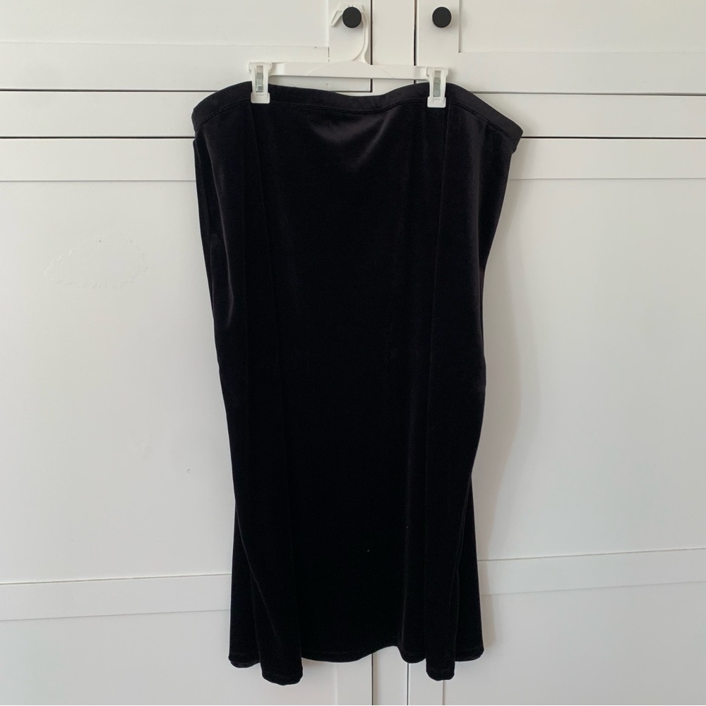 Avenue Black Velvet Midi Straight Skirt Size 26/28